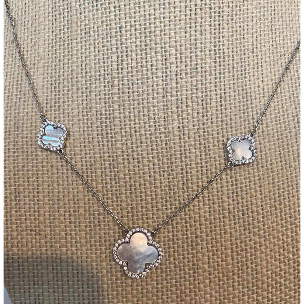 Rachel Zoe sterling silver 925 Mother of Pearl 3 station clover Necklace - Picture 4 of 4